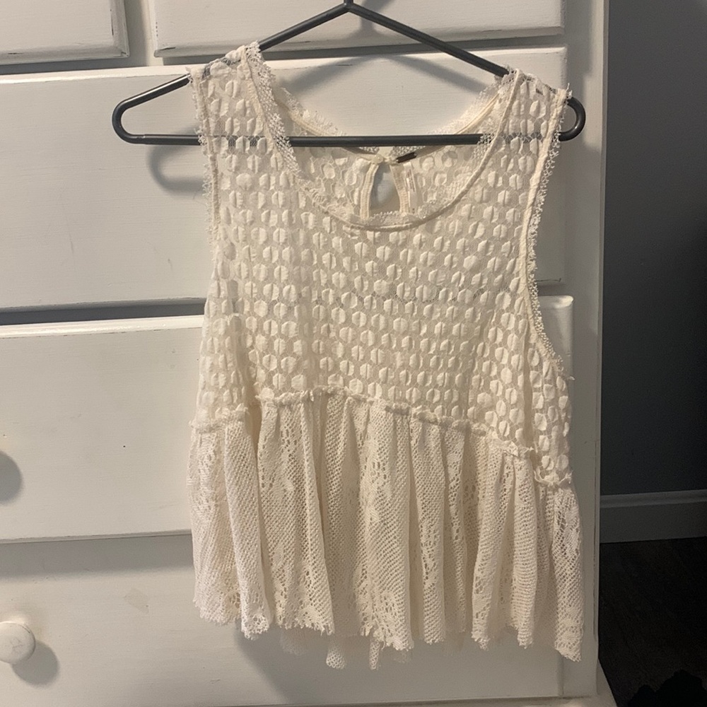DELICATE LACE TOP- FREE PEOPLE- WORN LIGHTLY GREAT CONDITION